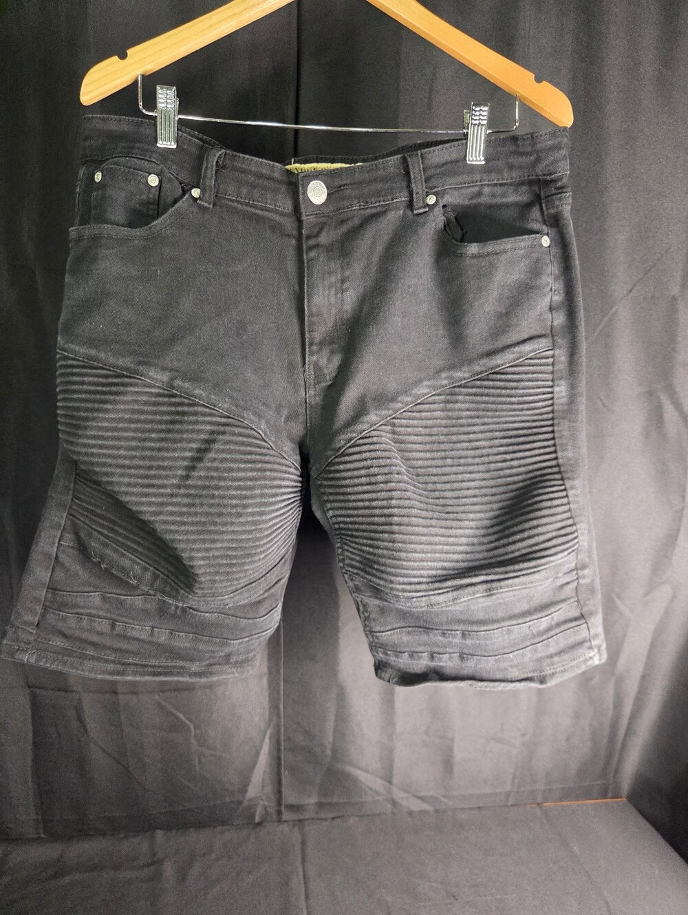 Denim & Rivets Black Shorts Size 40